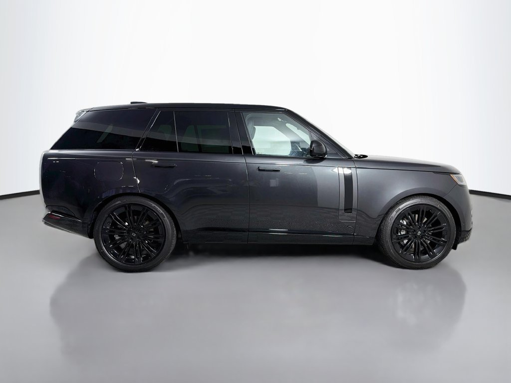 New 2027 Carpathian Grey Land Rover SE image 4
