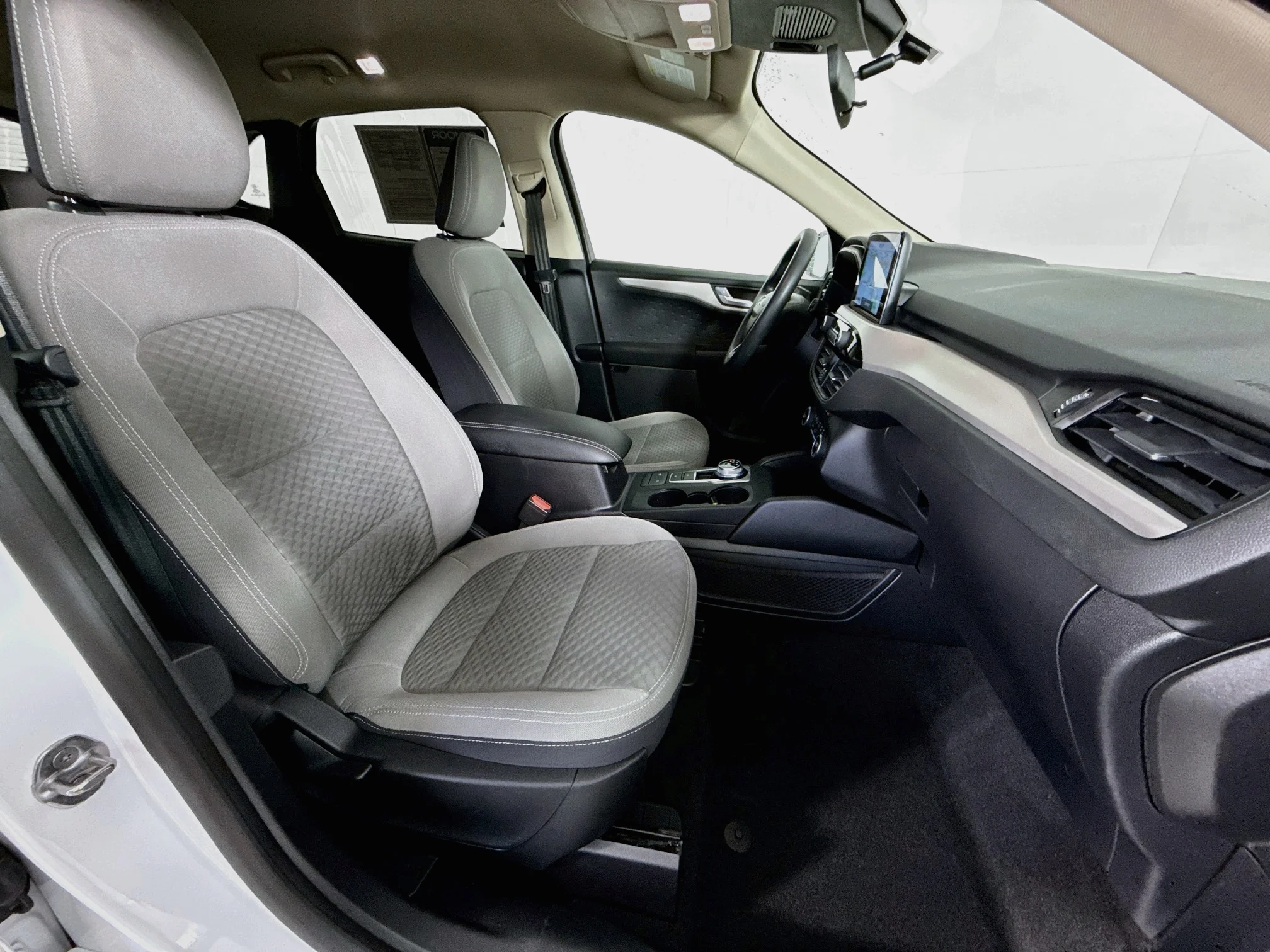 Used 2020 Oxford White Ford SE image 28