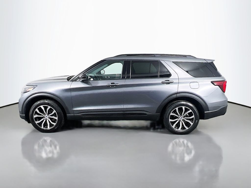 Used 2025 Carbonized Gray Metallic Ford ST-Line image 4