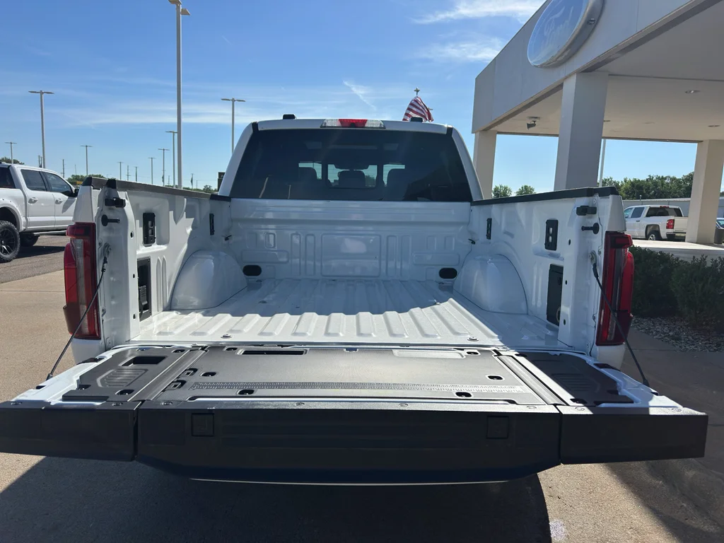 New 2026 Star White Metallic Tri-Coat Ford Platinum® image 9