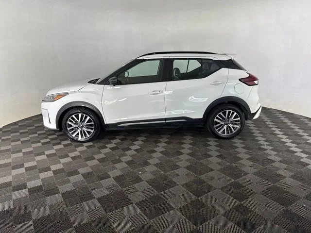 Used 2024 White Nissan SR image 8