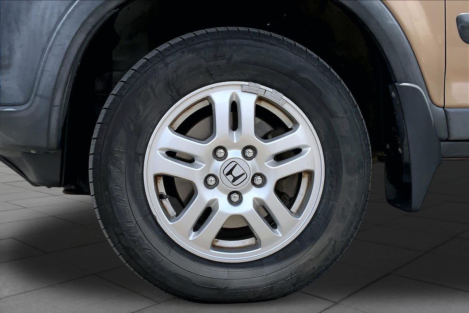 Used 2004 Satin Silver Metallic Honda EX image 8
