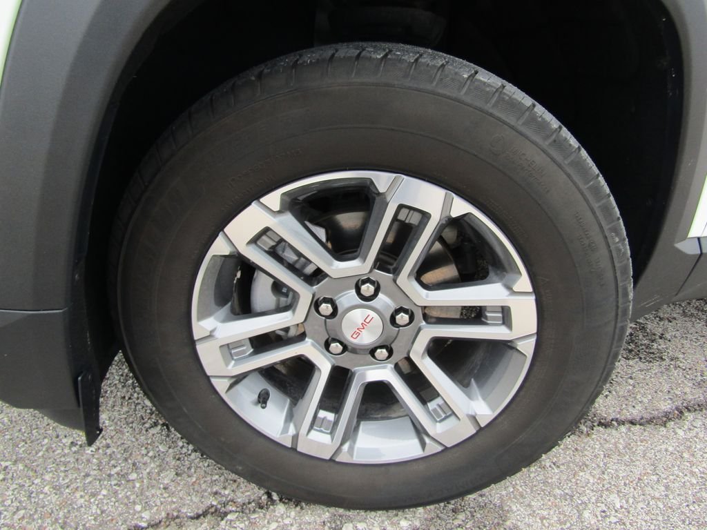 Used 2025 White GMC Elevation image 29