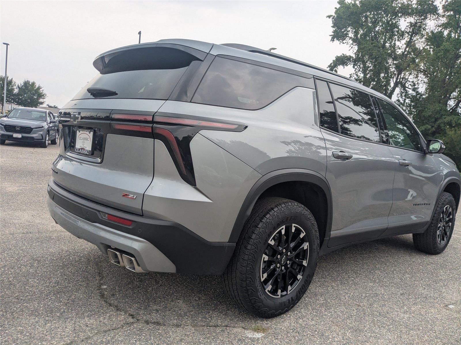 Used 2024 Stardust Metallic Chevrolet AWD Z71 image 4