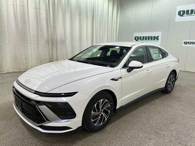 New 2026 Serenity White Hyundai Blue image 4