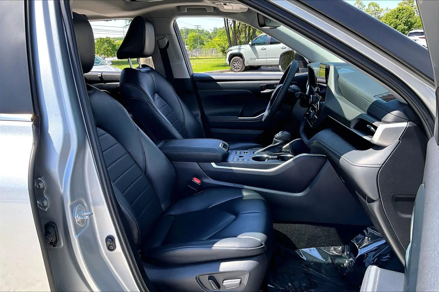 Used 2023 Celestial Silver Metallic Toyota XLE image 9