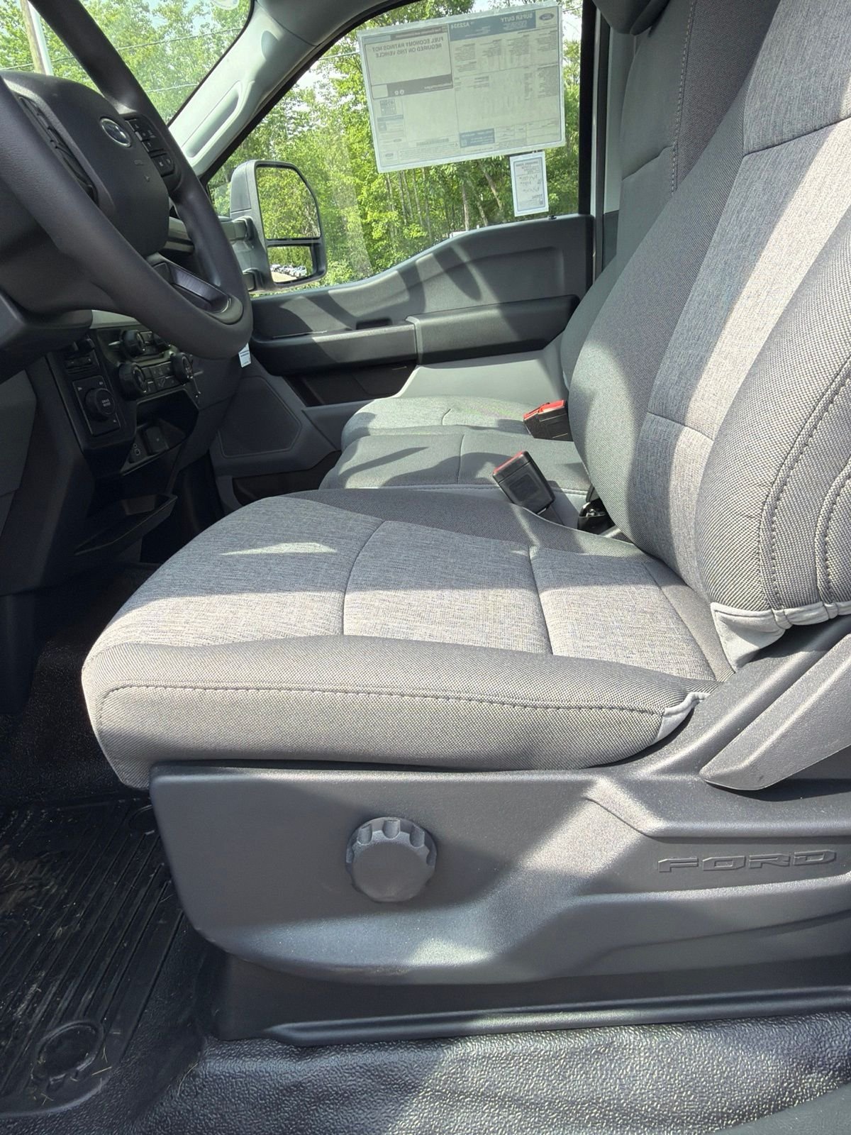 New 2026 Oxford White Ford F-550® XL image 15