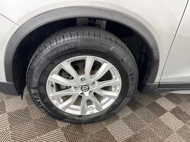 Used 2017 Silver Nissan SV image 26