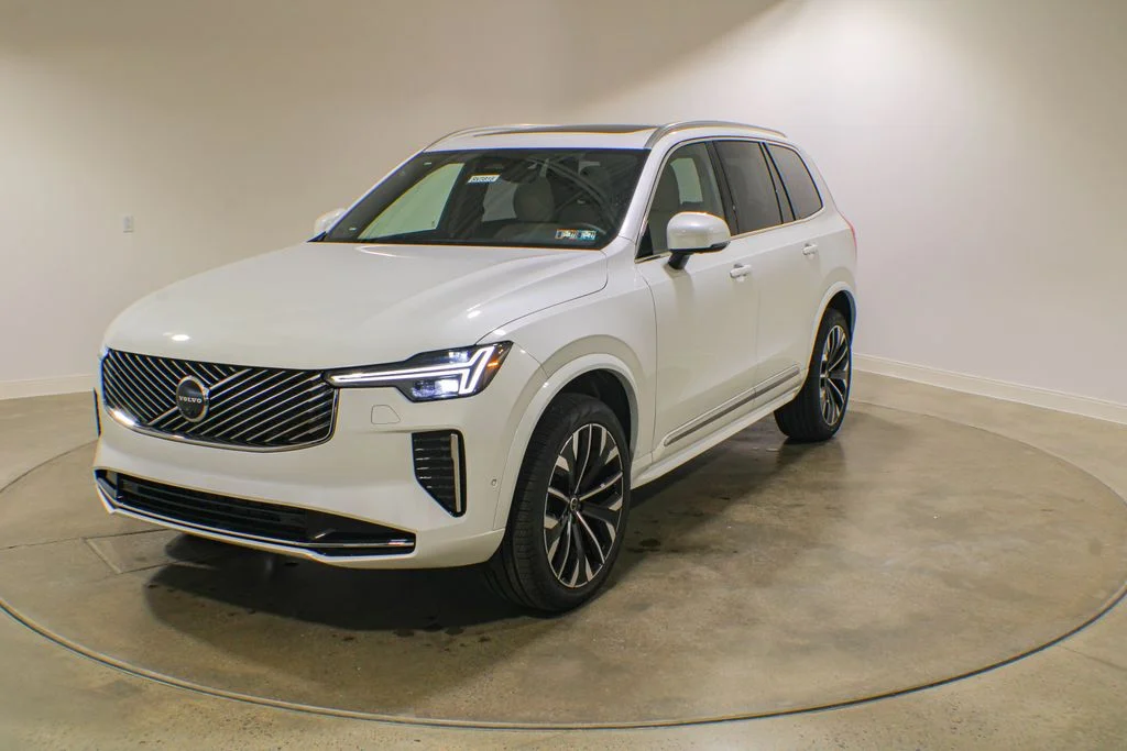 2026 Volvo XC90 B5 Plus Bright 4WD's photo