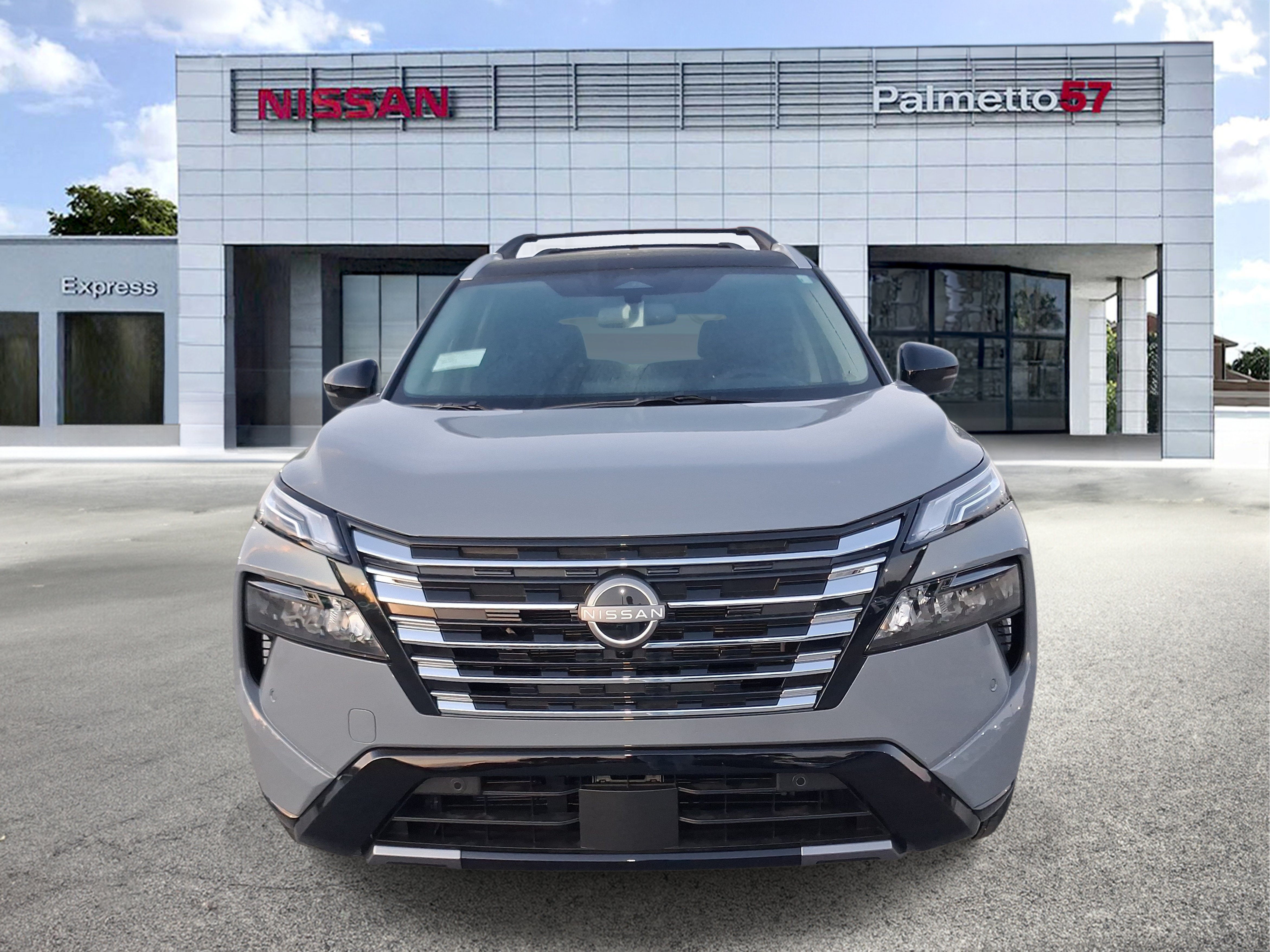New 2026 Boulder Gray Pearl / Super Black Two-tone Nissan Platinum image 2