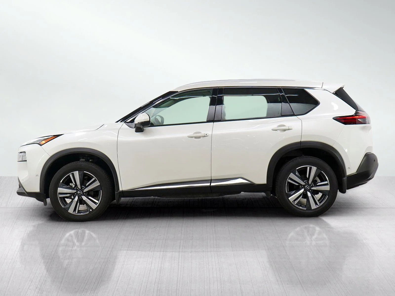 Used 2023 Nissan Rogue SL with VIN 5N1BT3CB4PC844741 for sale in Burnsville, Minnesota