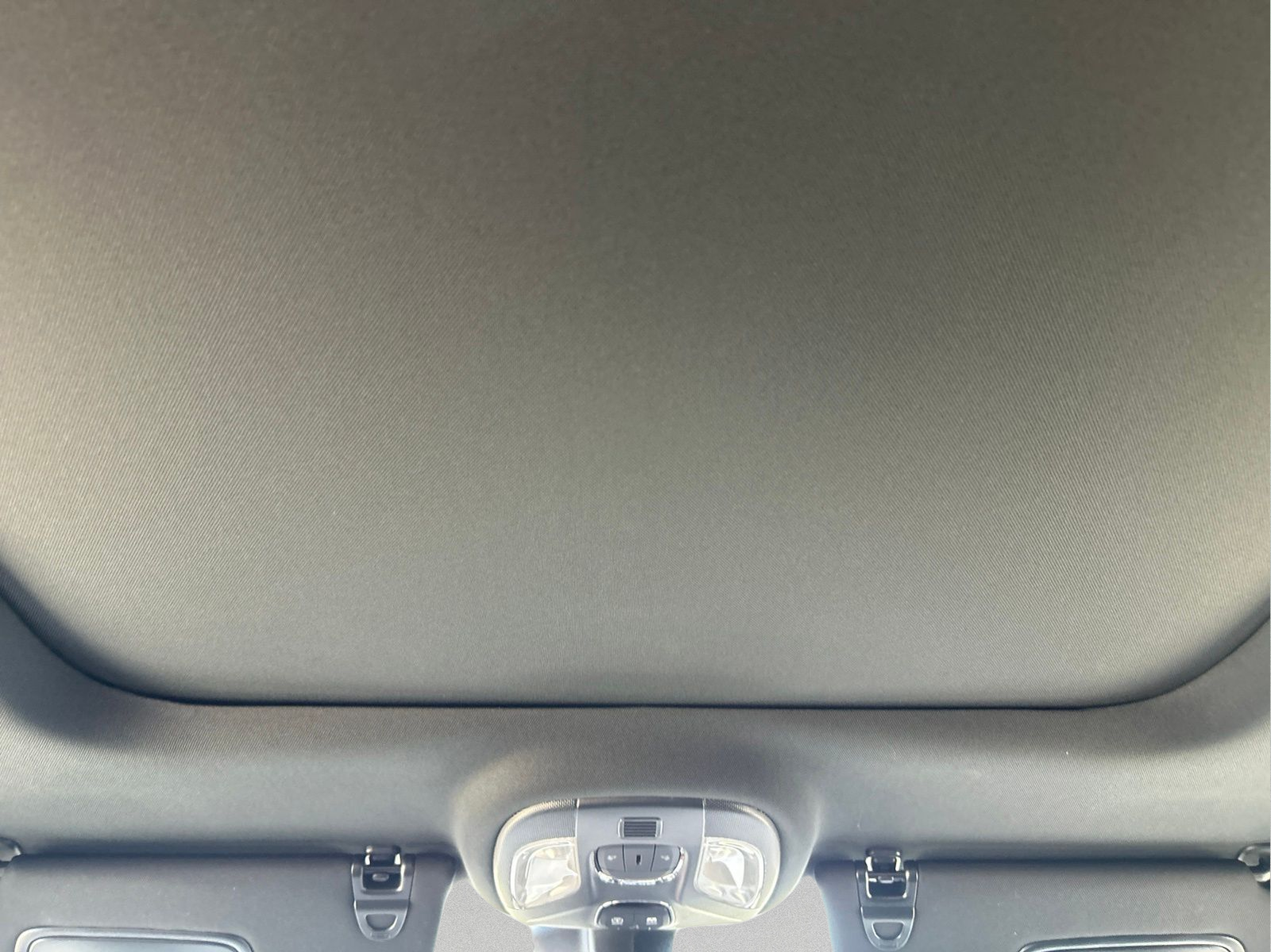 New 2026 Silver Zynith Metallic Clear-Coat Exterior Paint Jeep Latitude image 18