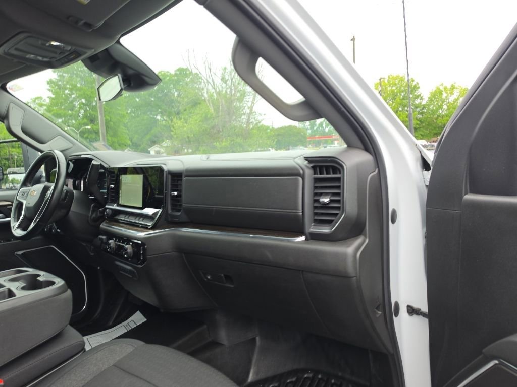 Used 2024 Summit White Chevrolet LT image 29