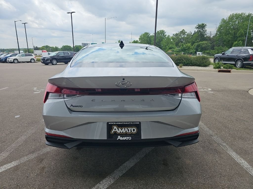 Certified Used 2023 Silver Hyundai SEL image 4