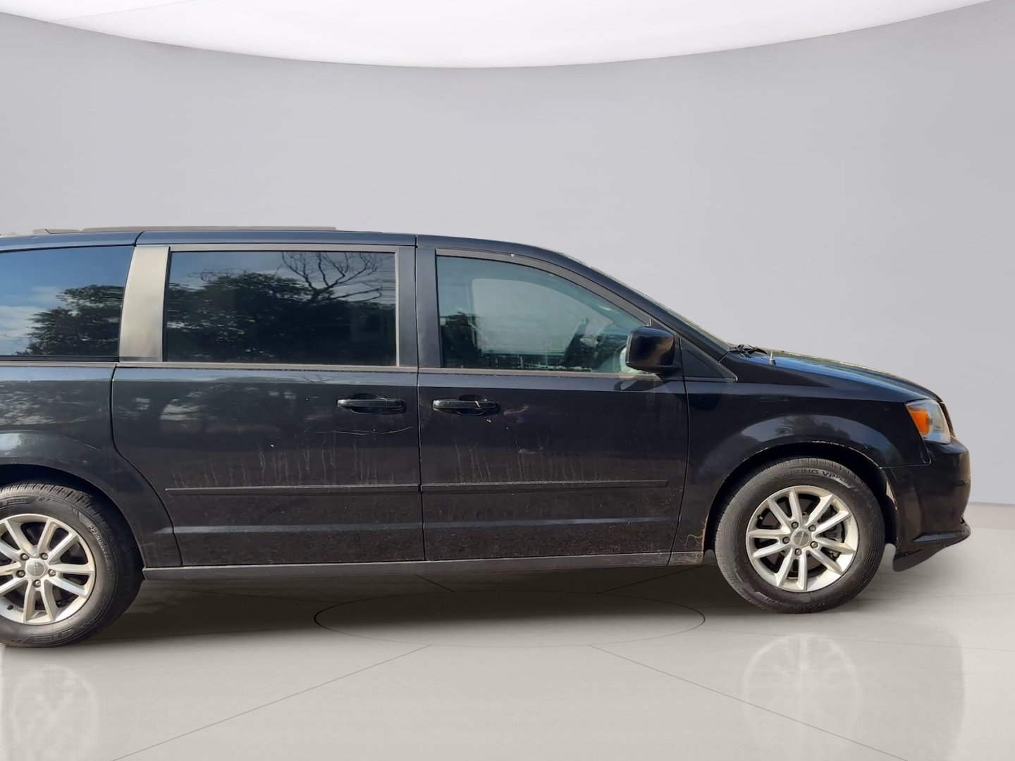 Used 2016 Black Dodge SXT image 6