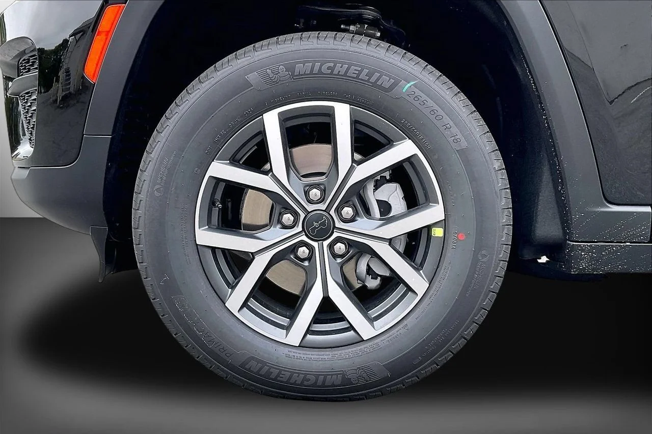 New 2027 High Gloss Black Jeep Laredo image 30
