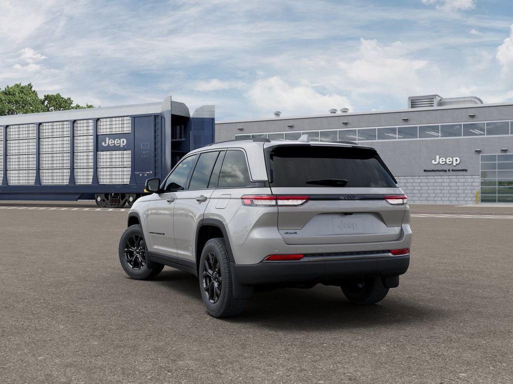 New 2026 Silver Zynith Exterior Paint Jeep Altitude image 3