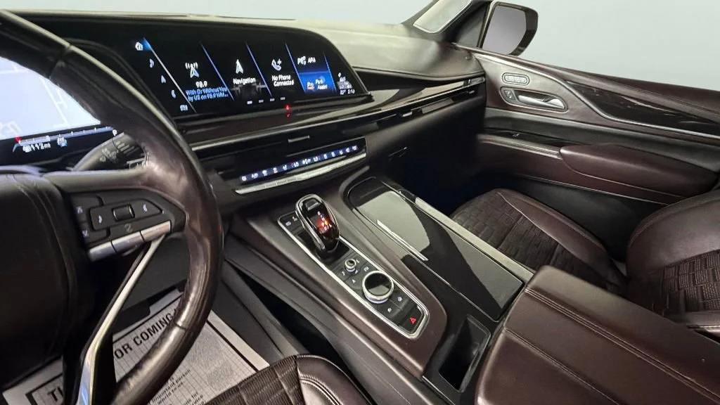 Used 2021 CRYSTAL WHITE TRICOAT Cadillac Sport Platinum image 20