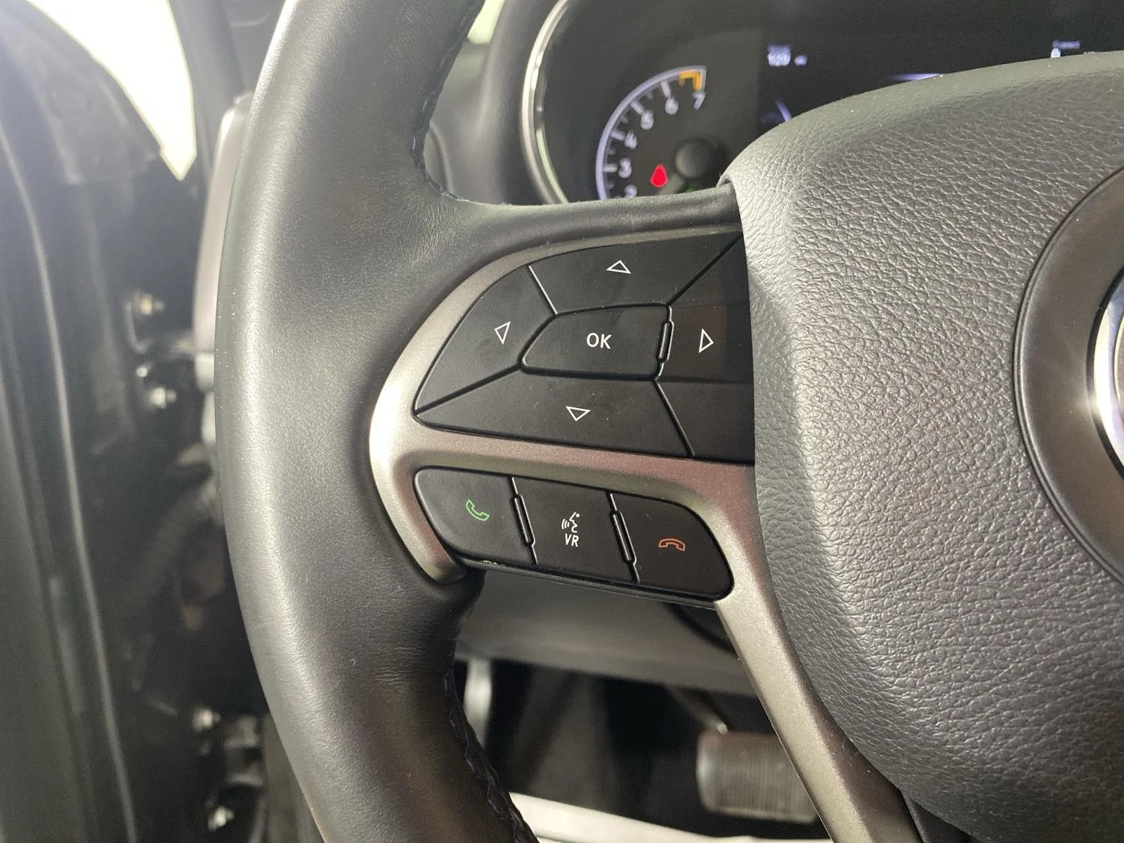 Used 2019 Diamond Black Crystal Pearlcoat Jeep Upland image 22