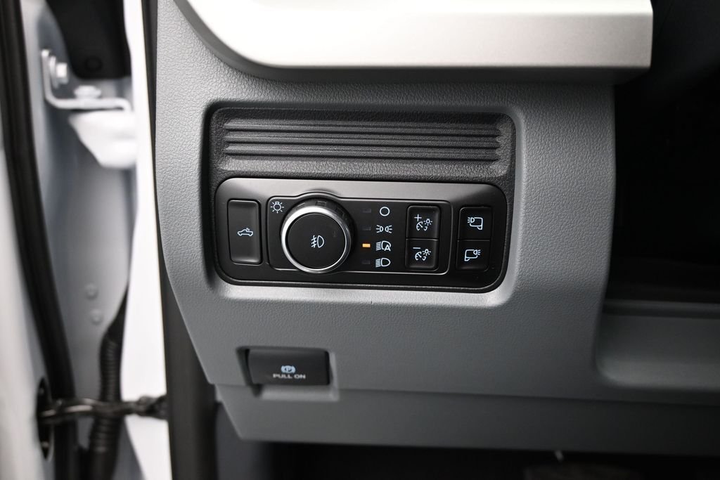 New 2026 Oxford White Ford XLT image 12