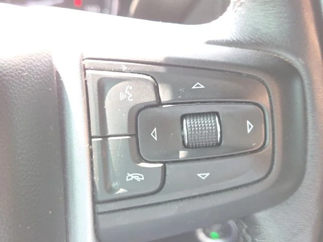 Used 2022 White GMC Elevation image 26