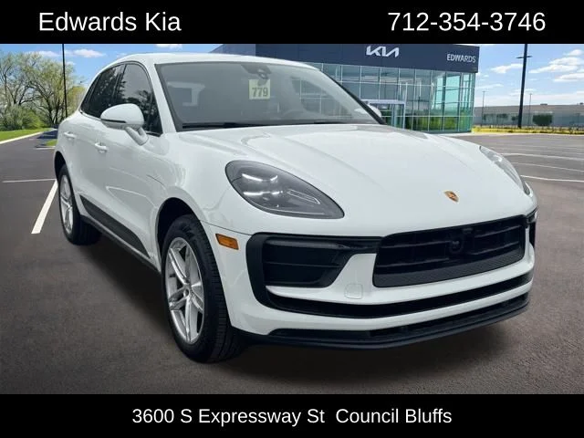 2022 Porsche Macan -'s photo