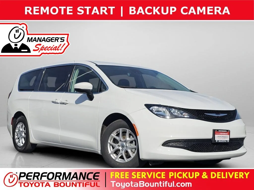 2023 Chrysler Voyager LX's photo