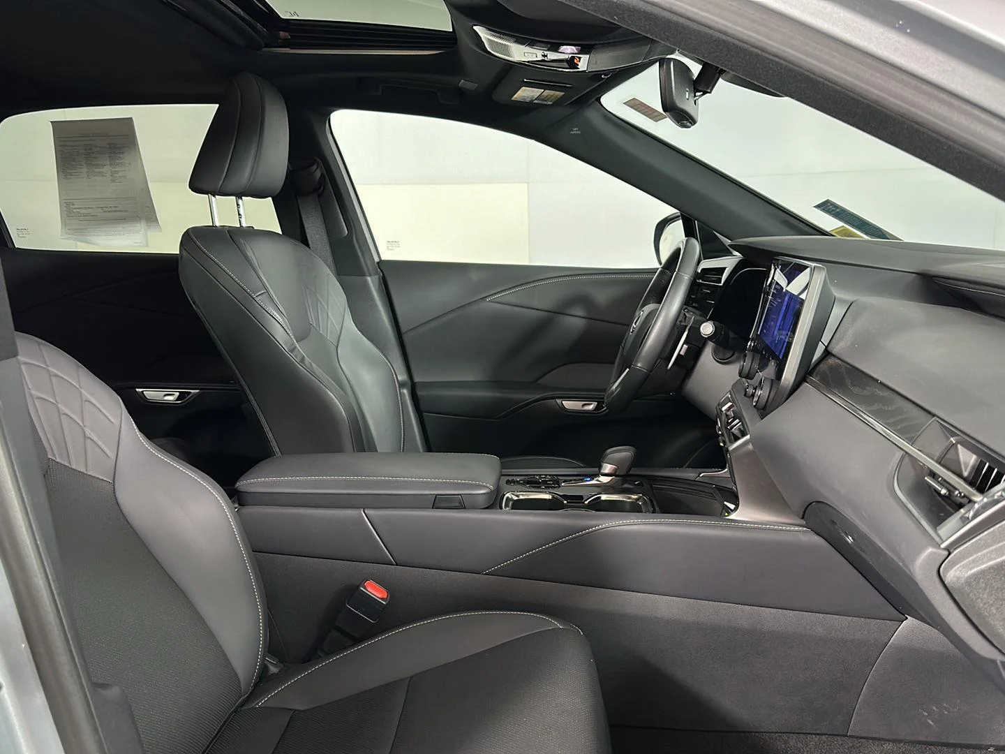 Used 2023 Nebula Gray Pearl Lexus RX 350h Premium image 28