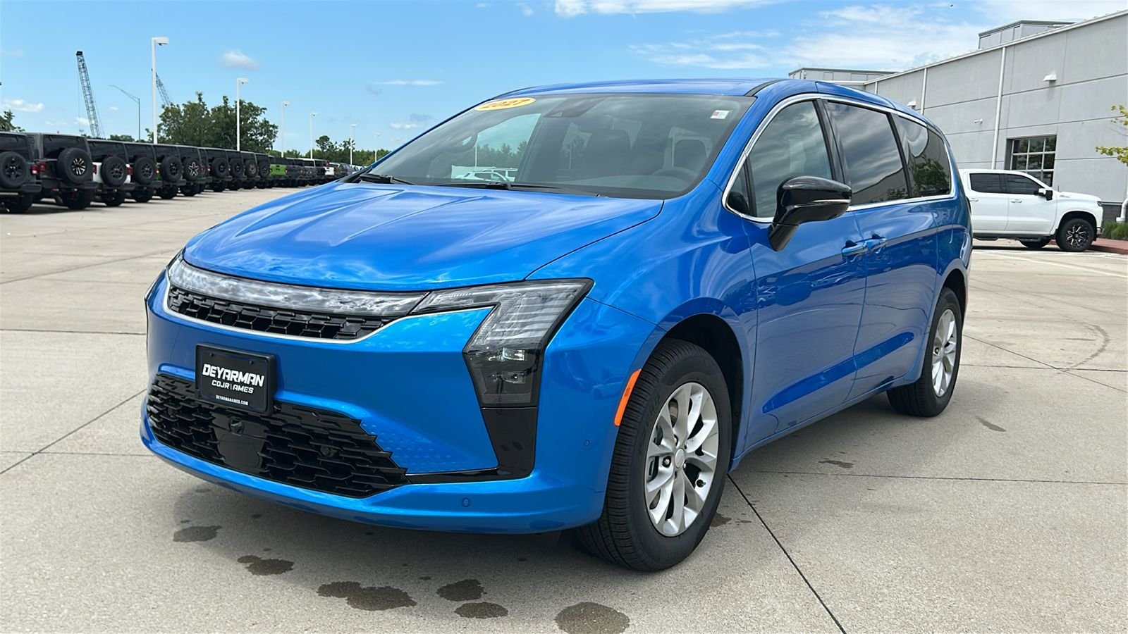 New 2027 Hydro Blue Pearl-Coat Exterior Paint Chrysler Select image 8