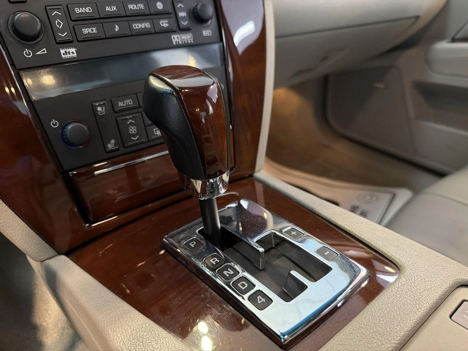 Used 2005 White Diamond Cadillac 4DR SDN V8 image 29