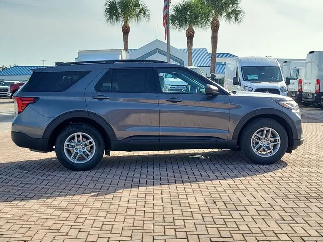 New 2027 Gray Metallic Ford Active image 4
