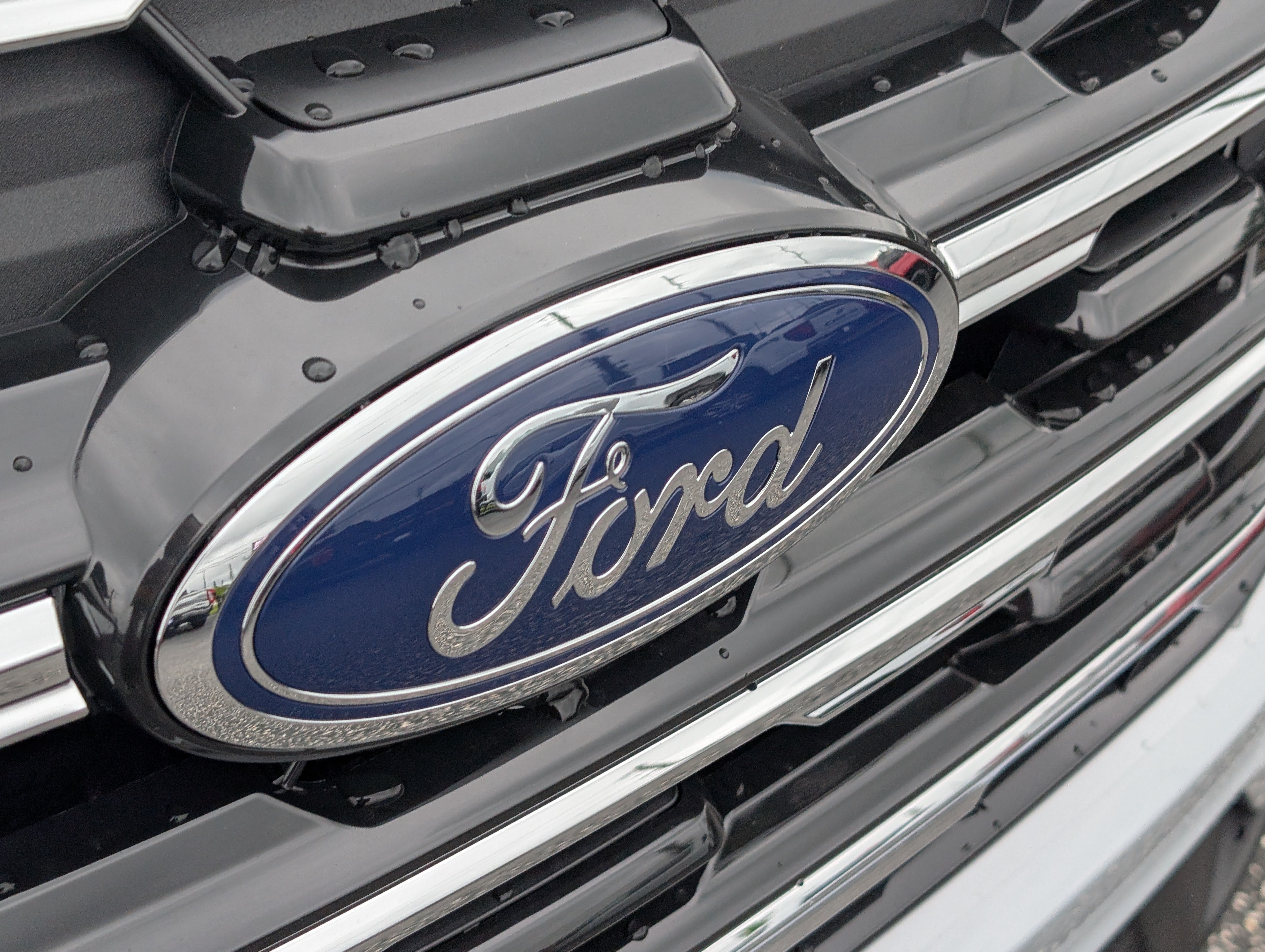 New 2026 SPACE WHITE METALLIC FORD Active image 6