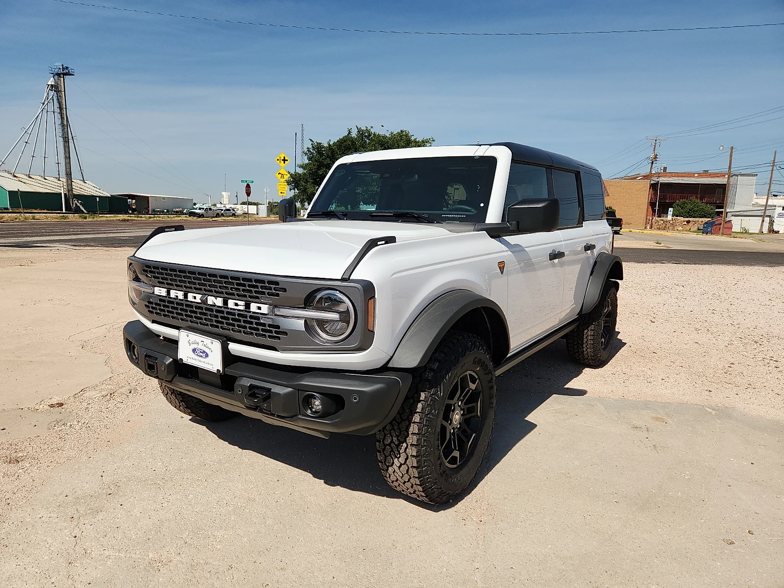 New 2026 Oxford White Ford Badlands image 3