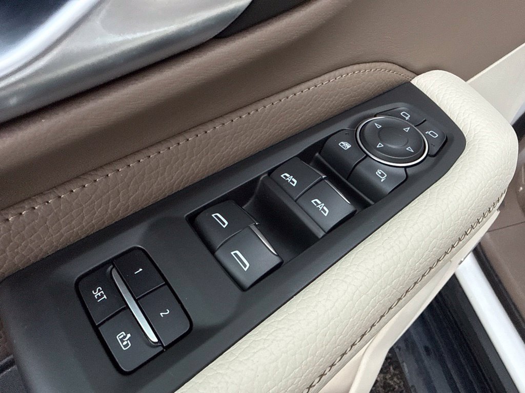 Used 2022 White GMC Denali image 22