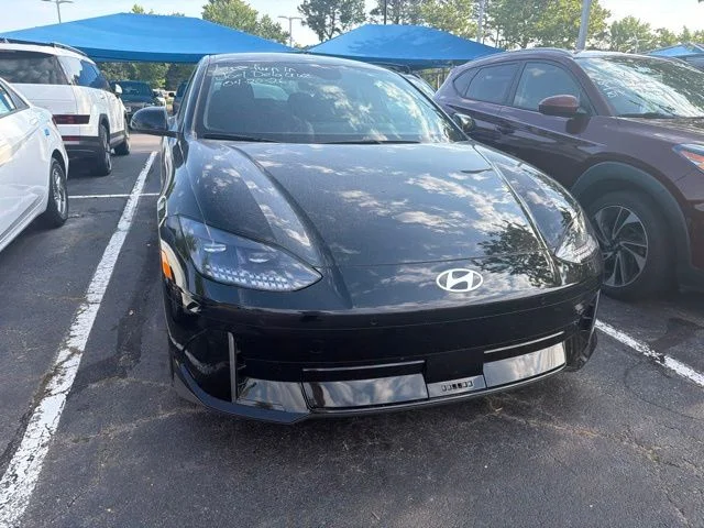 Used 2024 Onyx Black Hyundai SE image 2