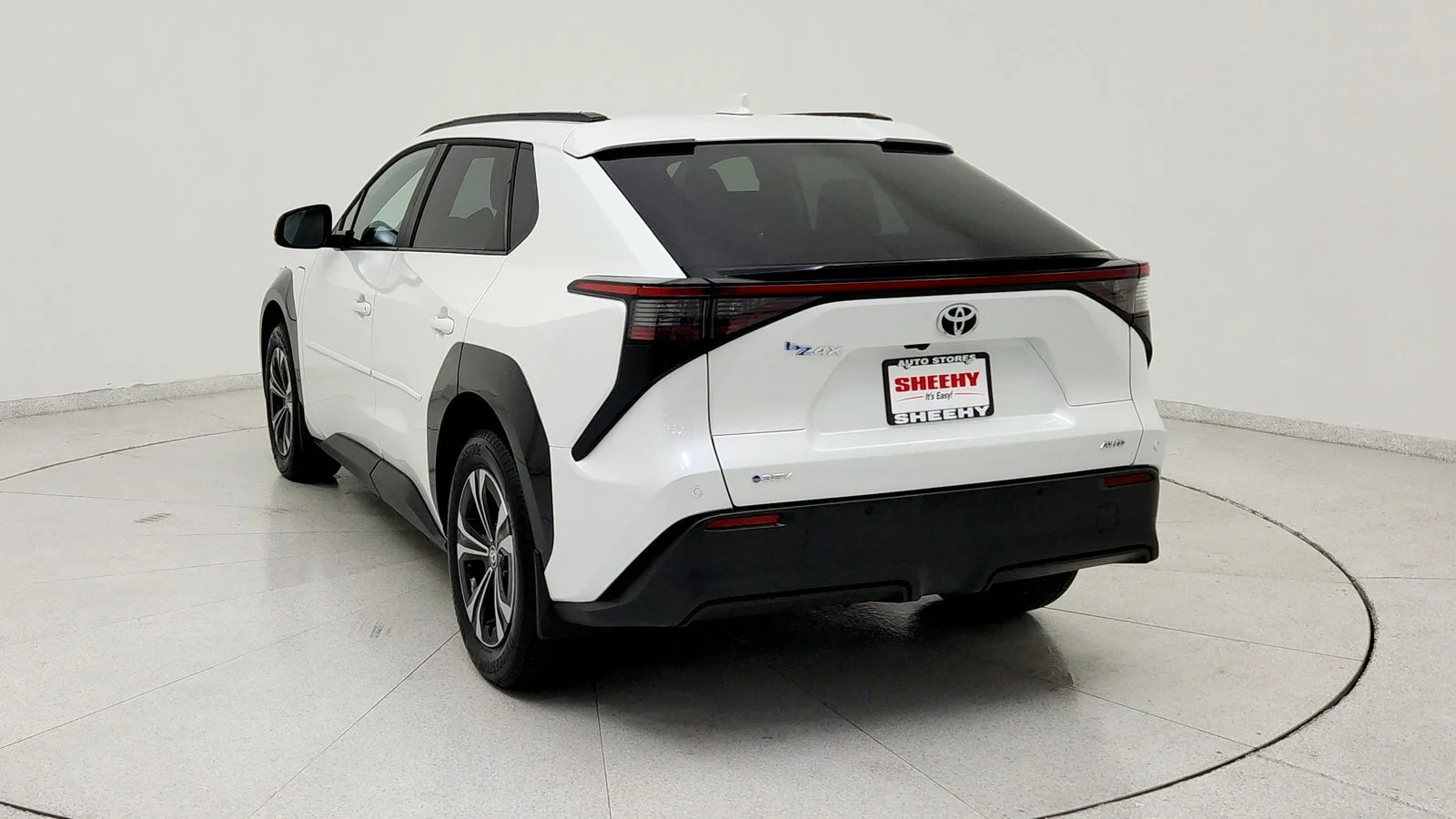 Used 2024 Beige Toyota XLE image 5