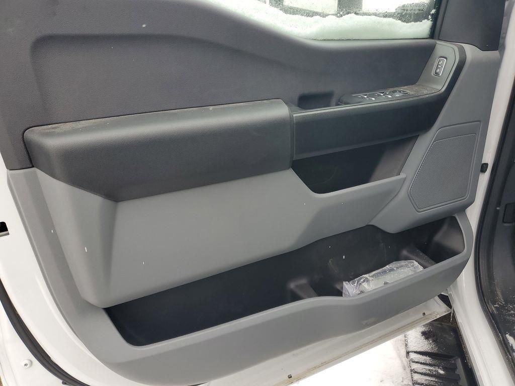 New 2025 Oxford White Ford F-350® XL image 8