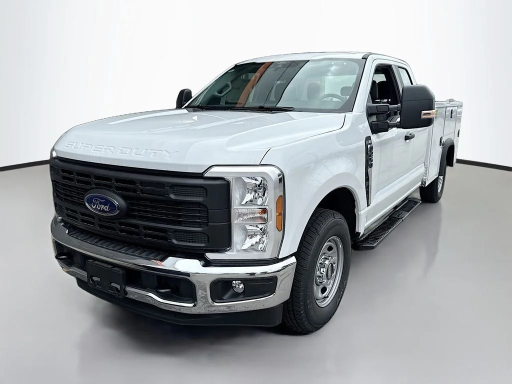 New 2026 Oxford White Ford XL image 3