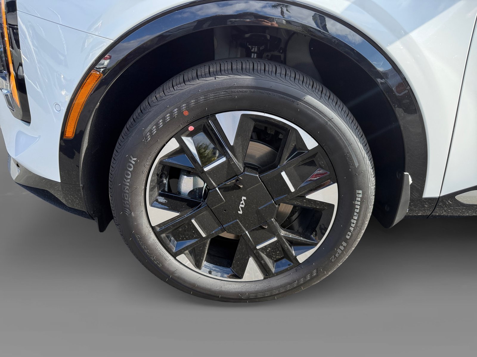 New 2027 Snow White Pearl Kia SX-Prestige image 9