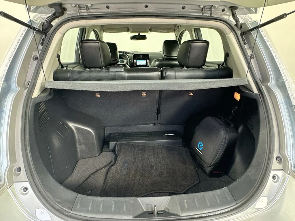 Used 2014 Brilliant Silver Nissan SL image 31
