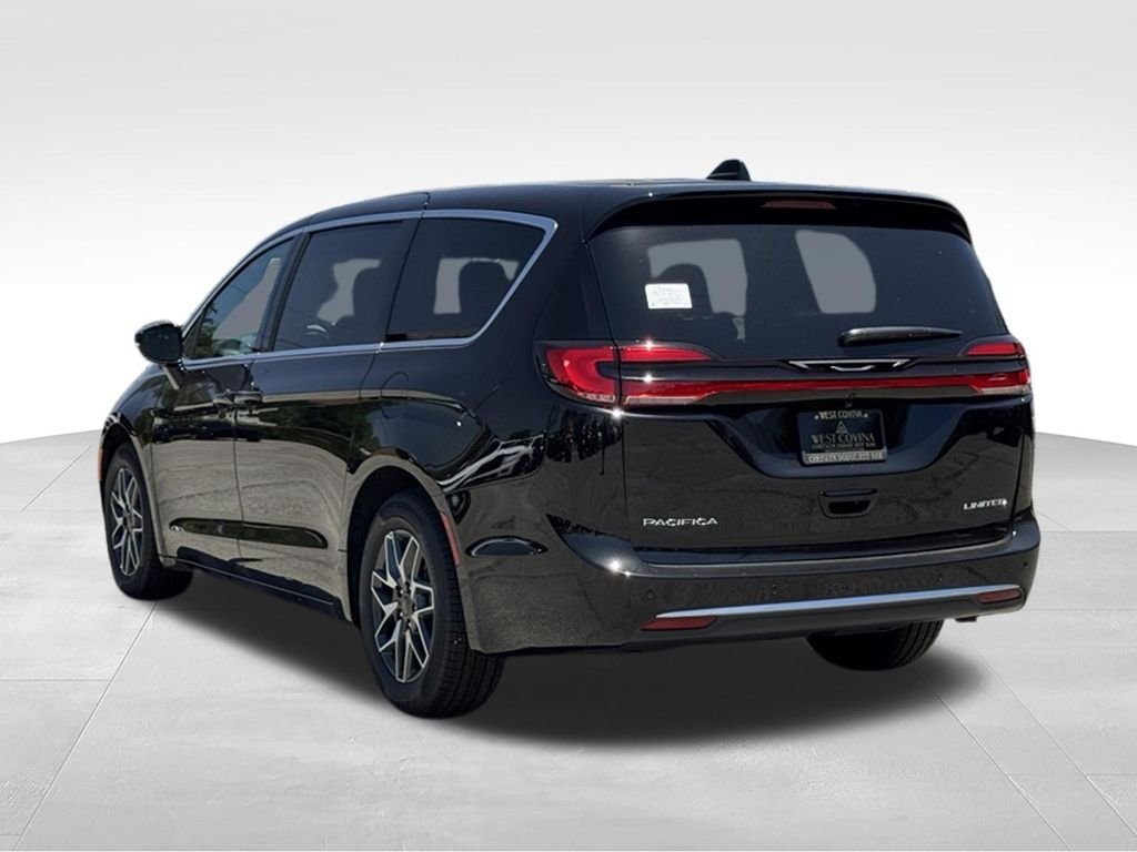 New 2027 Diamond Black Crystal Pearl-Coat Exterior Paint Chrysler Limited image 10