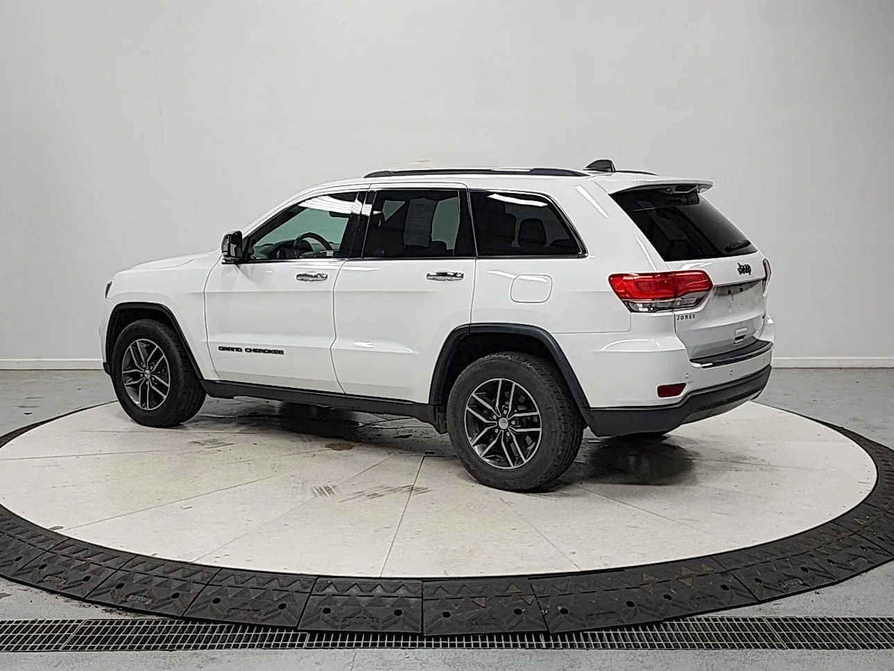 Used 2017 White Jeep Limited image 6