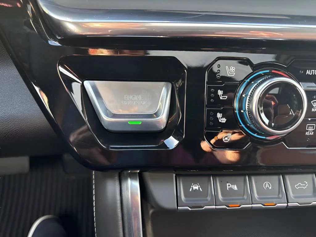 New 2026 Glacier White Tricoat GMC Denali Ultimate image 27