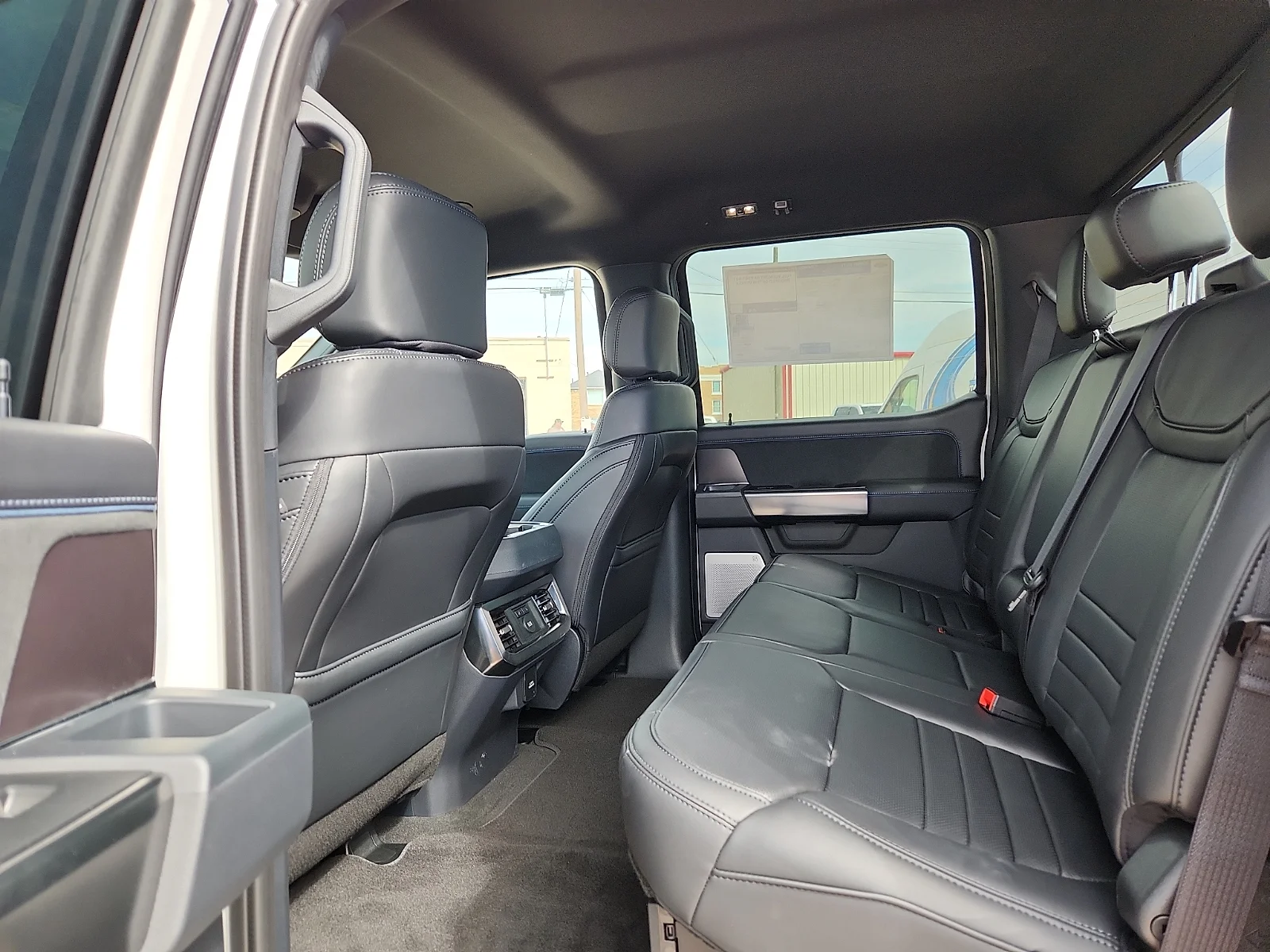 New 2027 Star White Metallic Tri-Coat Ford Platinum image 18