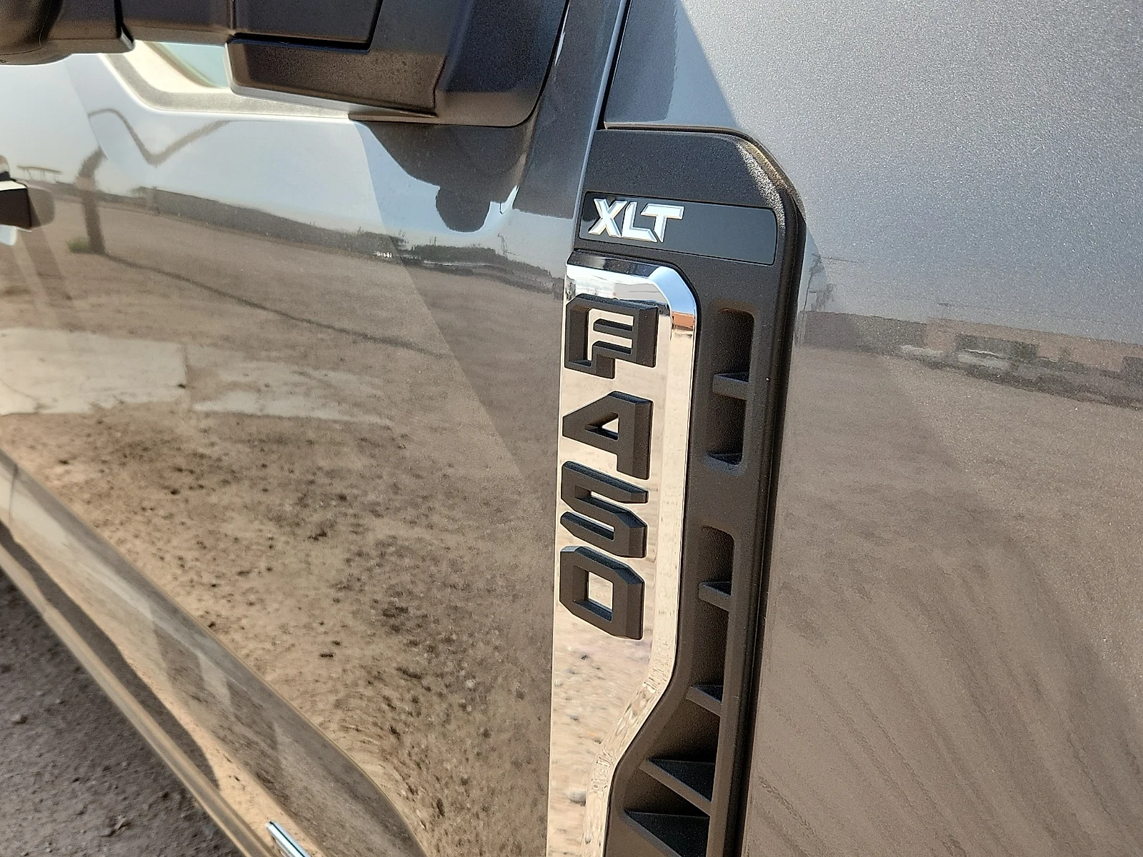 New 2026 Carbonized Gray Metallic Ford XLT image 10