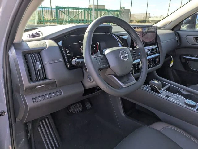 New 2026 Boulder Gray Pearl / Super Black Two-tone Nissan Platinum image 5