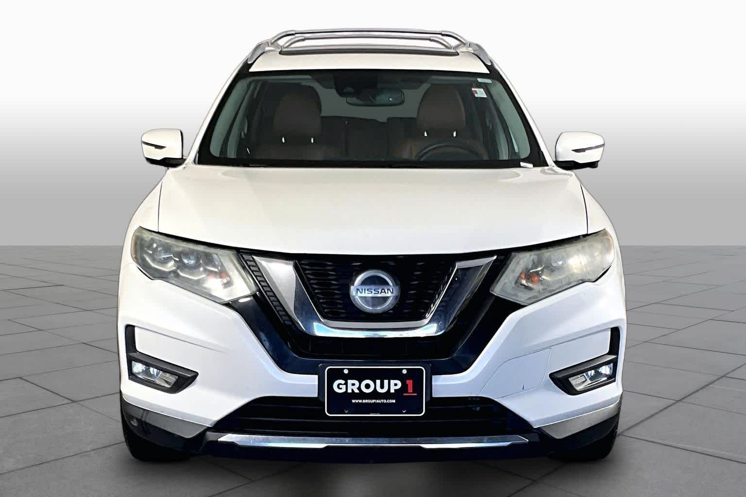 Used 2018 Pearl White Nissan SL image 4