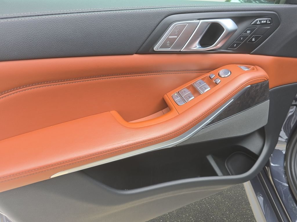 Used 2022 Arctic Grey Metallic BMW M50i image 26