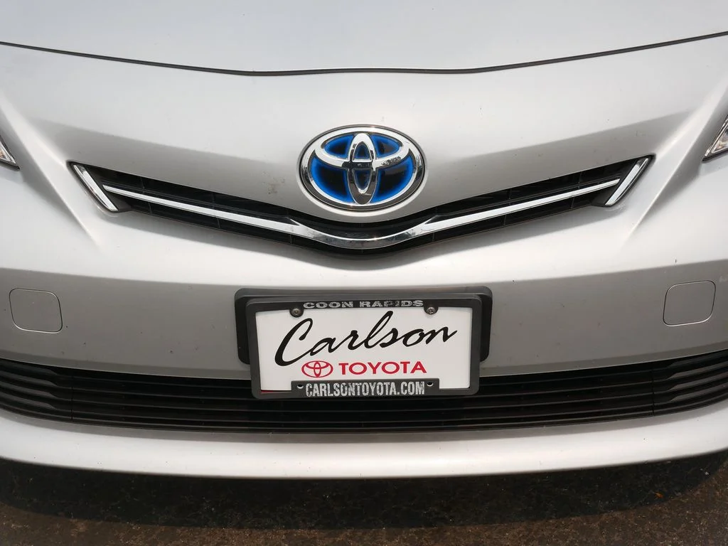 Used 2014 Silver Toyota Three image 9