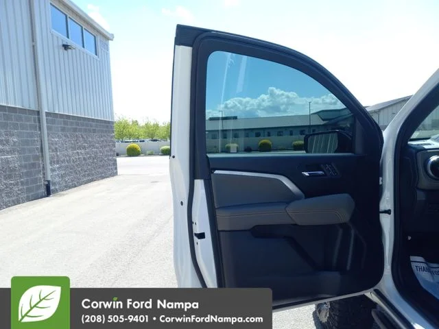 Used 2025 White Chevrolet ZR2 image 10